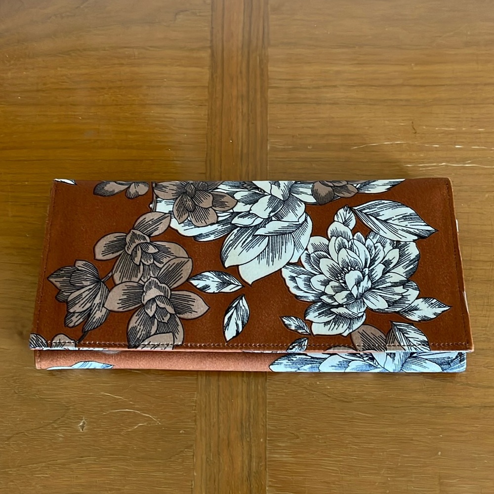 Sak Saum Floral Bifold Wallet With Snap Closure For Freedom